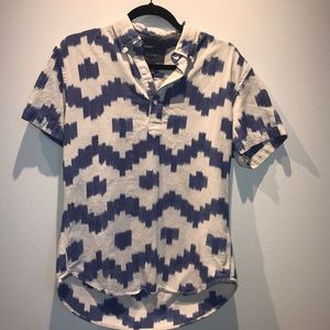 MENS - Blue and white patterned shirt